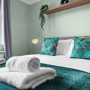 Chic 2 Bedroom Near Liverpool Street By Gold Apartment