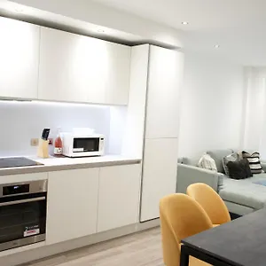 Luxury Flat In Royal Wharf Apartment